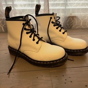Dr. Martens 101 YS Lace-Up Bootie